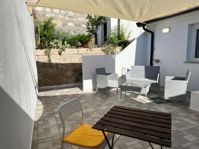 Casa Sylvia Appartement SantʼAntìoco Buitenkant foto